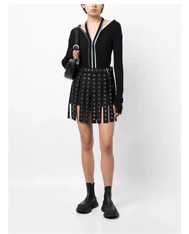 دامن مینی سیاه خنک با دکمه های فلزی